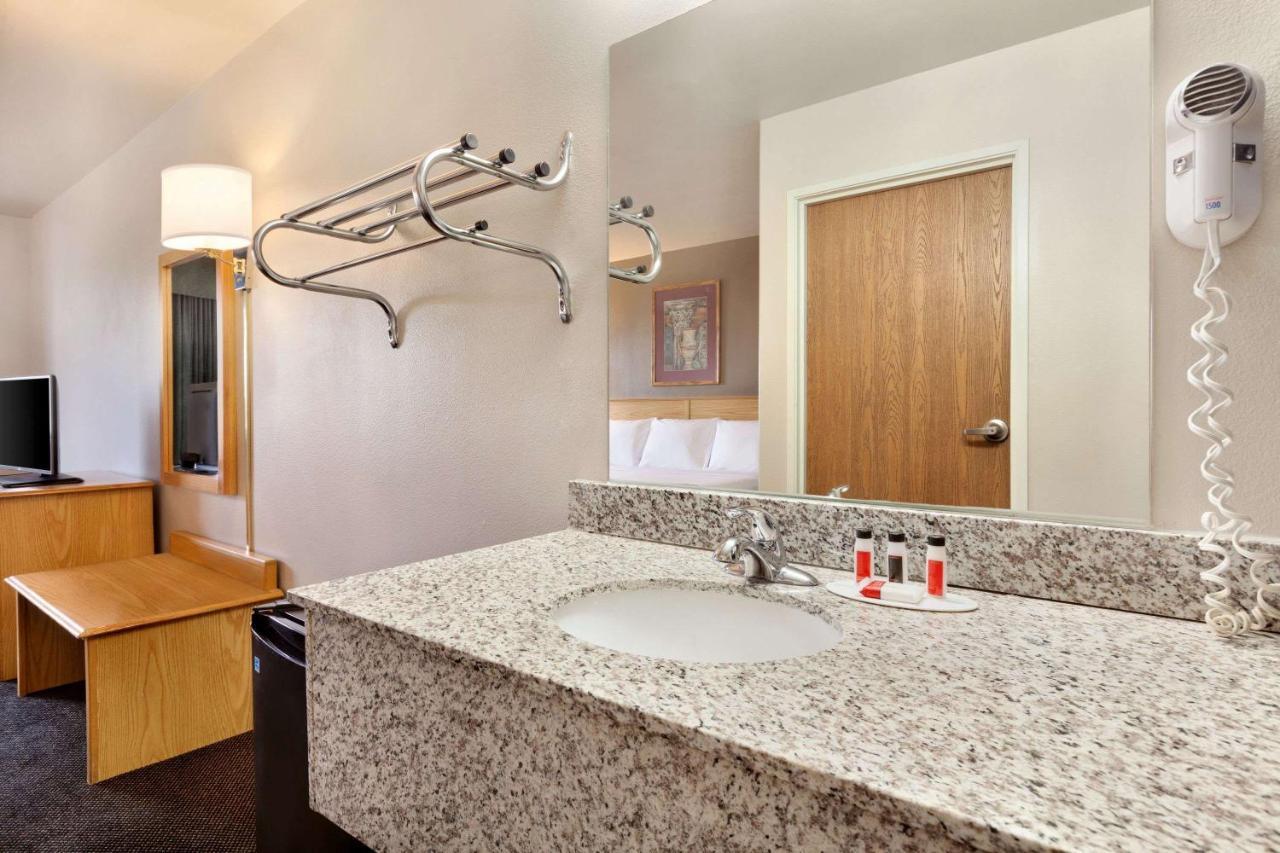 Travelodge By Wyndham Yermo Extérieur photo
